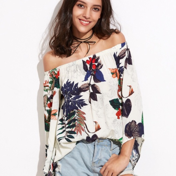 Tops - 🆑 Tropical bell sleeve top
